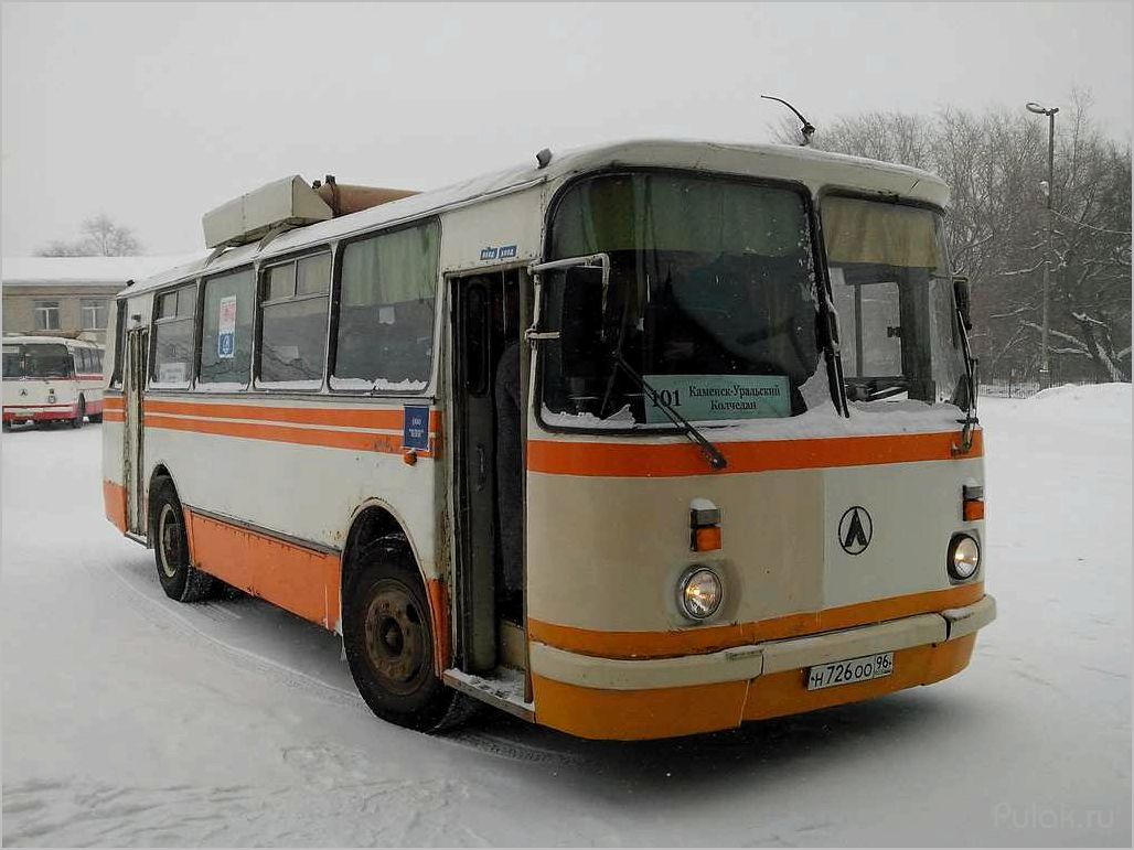 ЛАЗ-695Н: история создания, технические характеристики и особенности