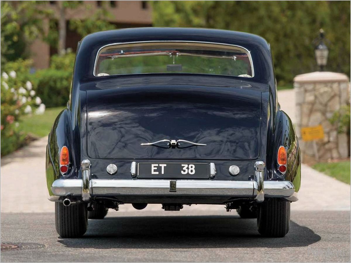Rolls-Royce Phantom V Sedanca De Ville: роскошный автомобиль для истинных ценителей